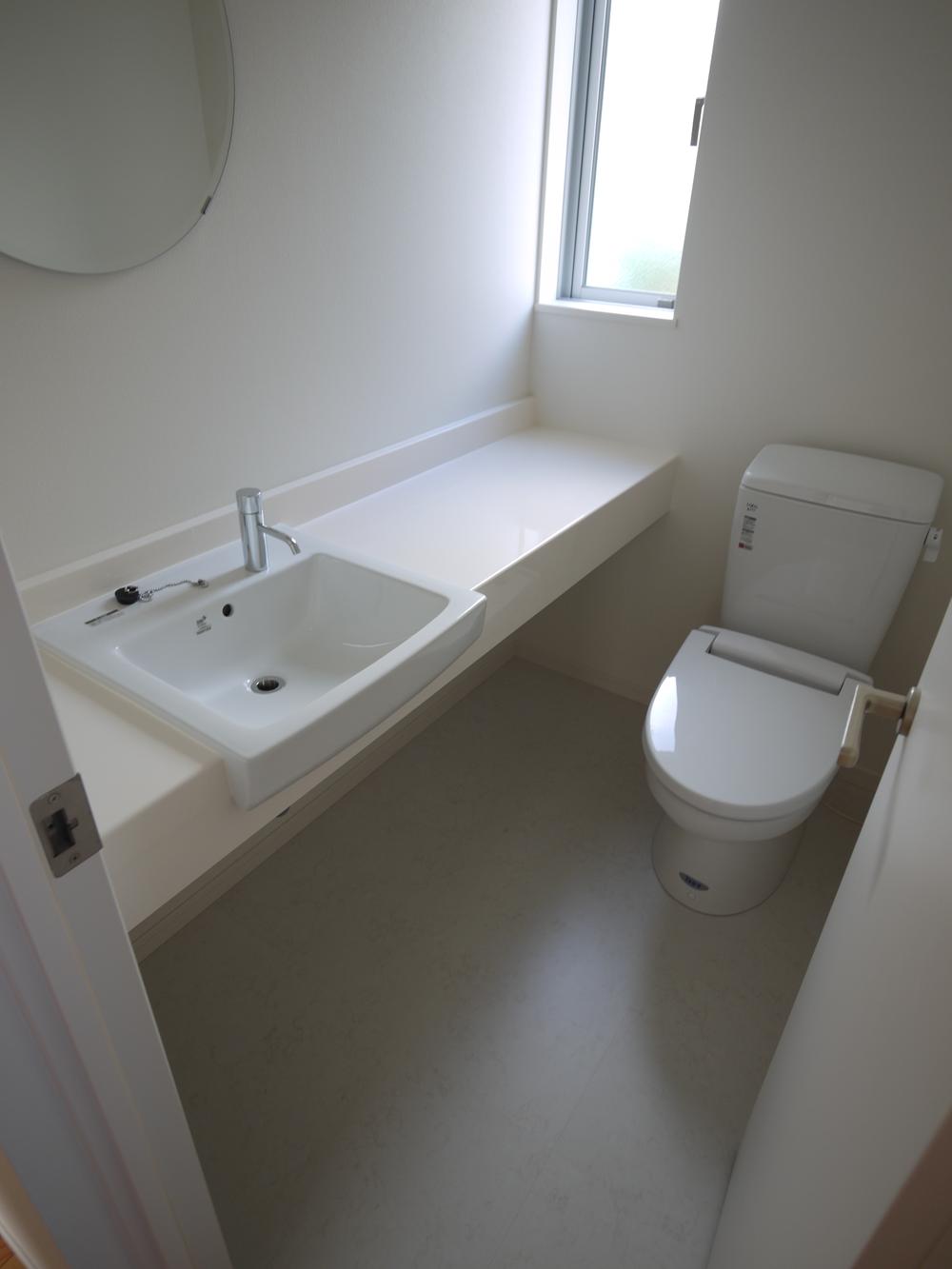 Toilet. Indoor common Hand-wash with the toilet (10 May 2013) Shooting