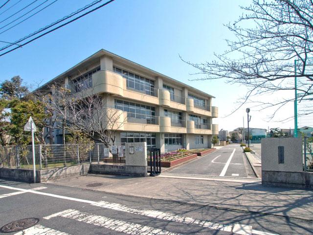 Primary school. 293m to Fujisawa Tatsukugui Hiroshi Elementary School