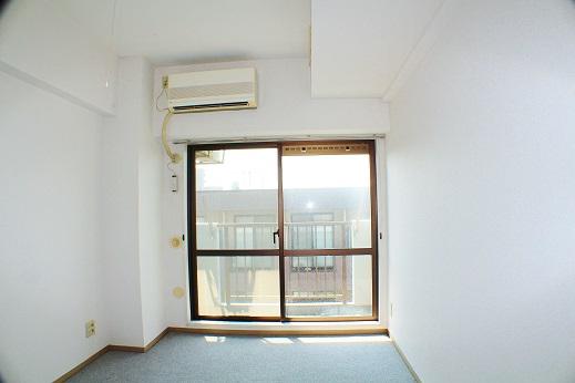 Living. Indoor (July 2013) Shooting It is a bright room.