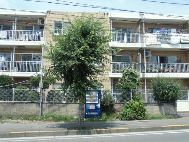 Local appearance photo. Local (08 May 2013) Shooting