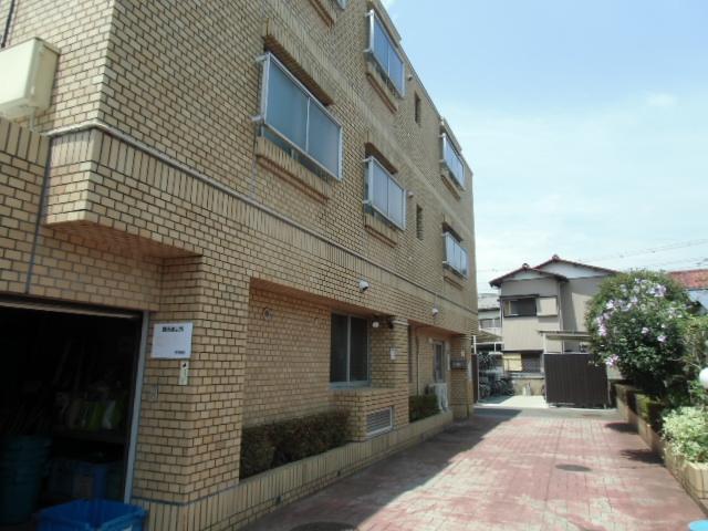 Local appearance photo. Local (08 May 2013) Shooting