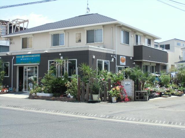 Streets around. Flower shop season is transmitted