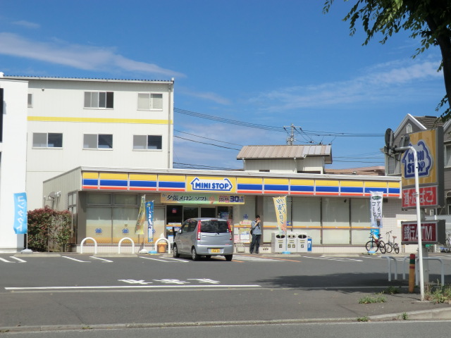 Convenience store. MINISTOP up (convenience store) 608m