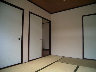 Living and room. To the south Japanese-style jewels place storage place 2