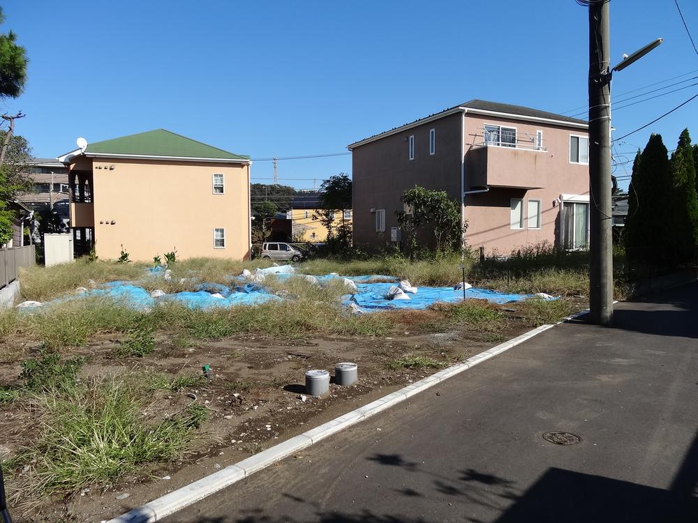 Local photos, including front road. Local (10 May 2013) is a good land per yang with shooting airy. 