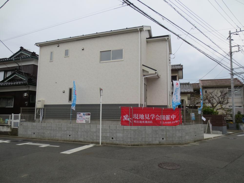 Local appearance photo. Local (11 May 2013) Shooting