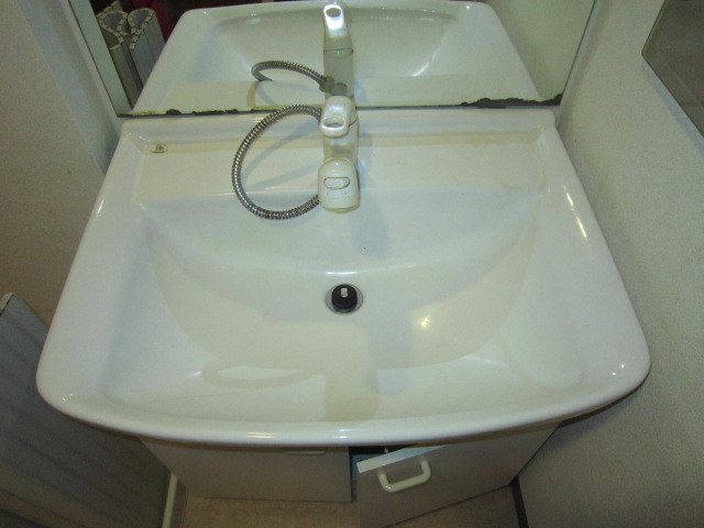 Other room space. Washbasin independence