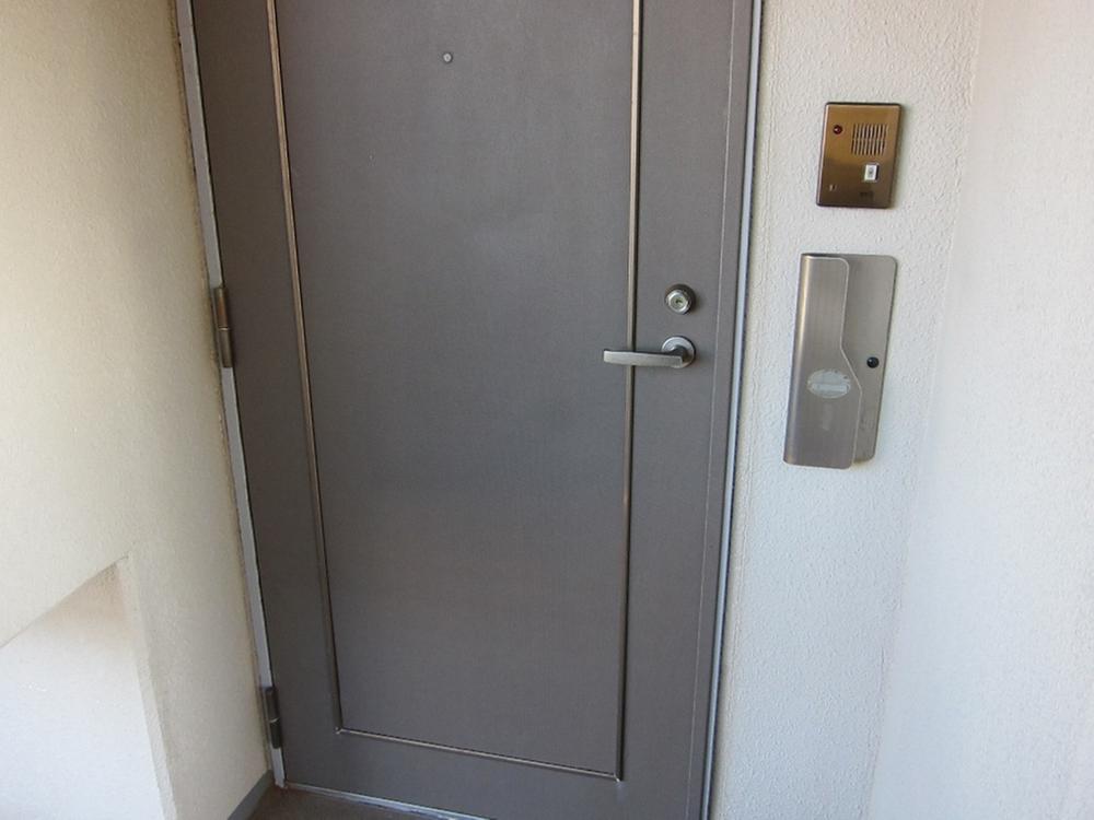 Entrance. Local (12 May 2013) Shooting