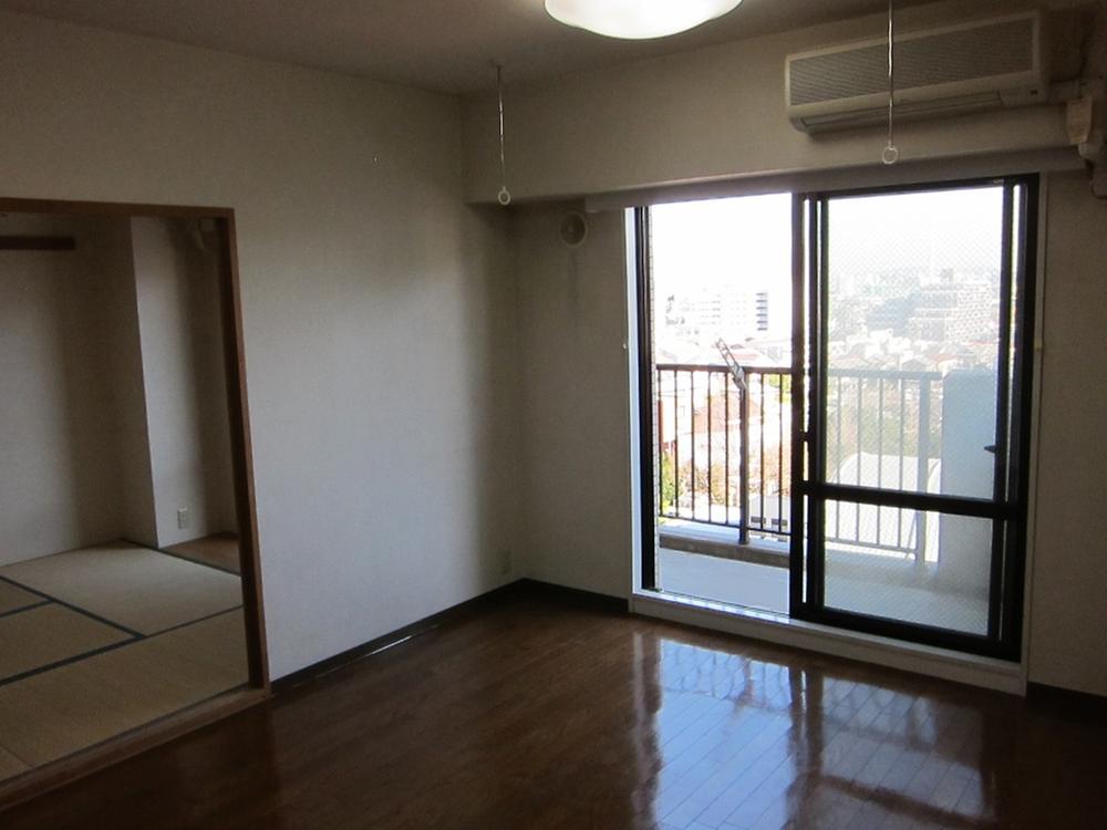 Living. Indoor (12 May 2013) Shooting