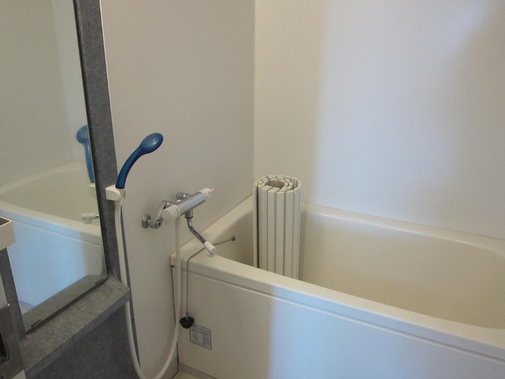 Bathroom. Indoor (12 May 2013) Shooting