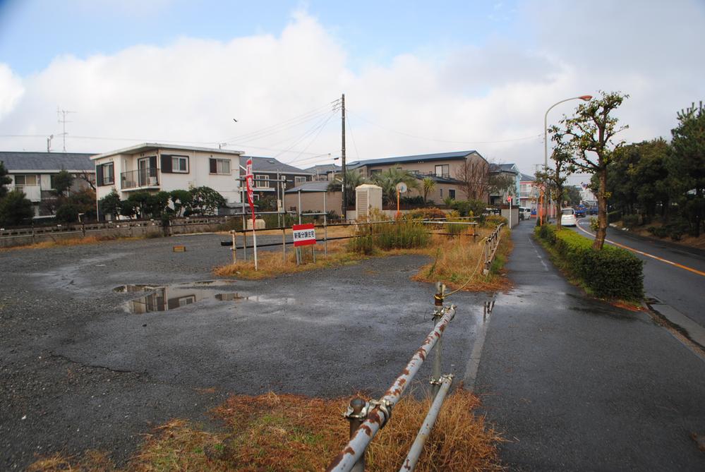 Local photos, including front road. Local (12 May 2013) Shooting