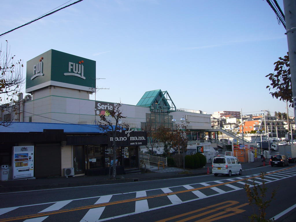 Supermarket. Fuji good deeds store up to (super) 382m