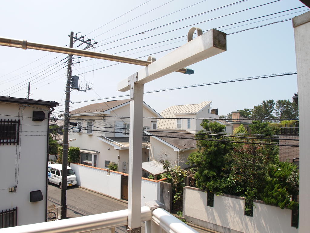 View. Low-rise residential area with no tall buildings! !