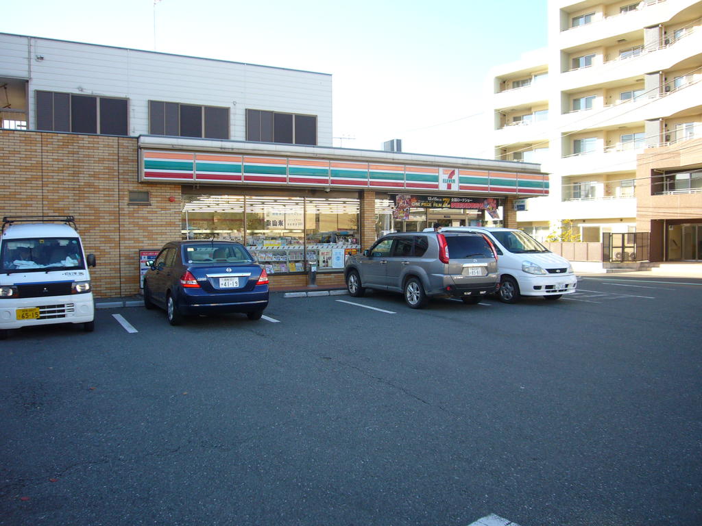 Convenience store. Seven-Eleven Fujisawa Katase 5-chome up (convenience store) 172m