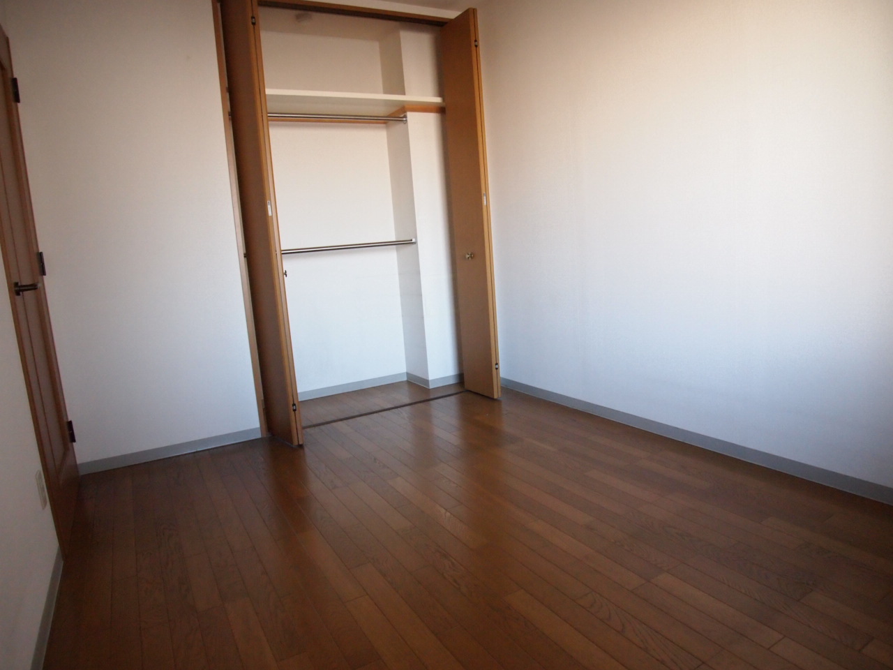 Other room space. There are also closet on the west side Western-style! !