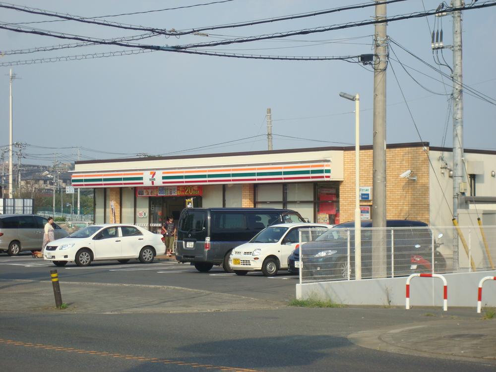 Convenience store. 300m to Seven-Eleven Fujisawa middle Takakura shop