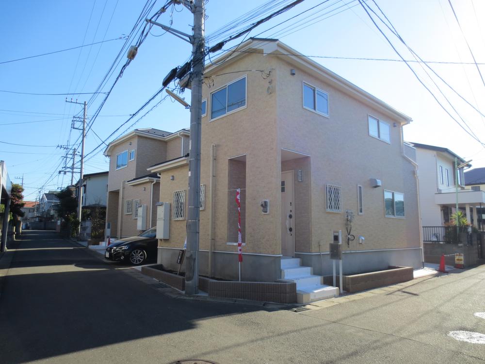 Local appearance photo. Local (12 May 2013) Shooting