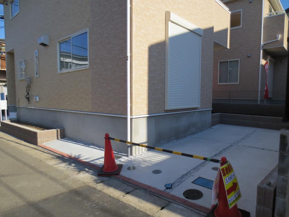 Parking lot. Local (12 May 2013) Shooting