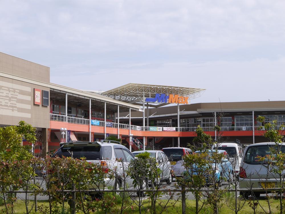 Shopping centre. MrMax 867m until the Shonan Fujisawa Shopping Center