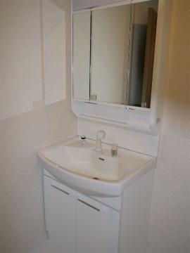 Wash basin, toilet. Local (11 May 2013) Shooting