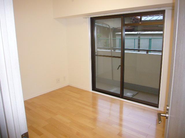 Non-living room. Indoor (10 May 2013) Shooting