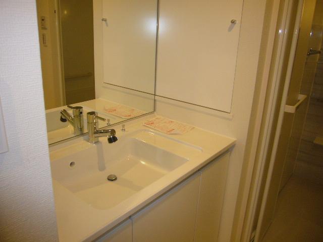 Wash basin, toilet. Indoor (10 May 2013) Shooting