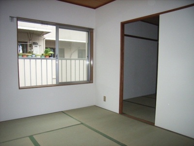 Living and room. Presence of mind is a Japanese-style room. 