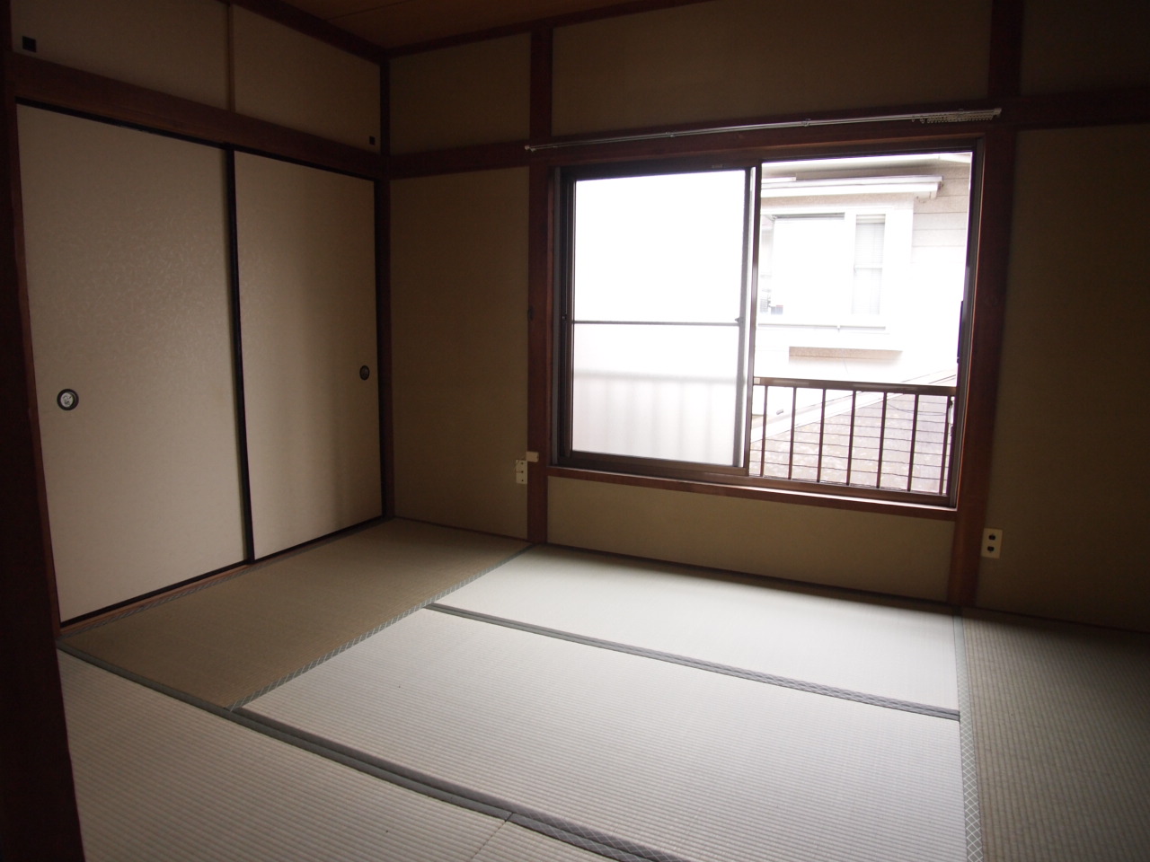 Other room space. There is a closet in the north Japanese-style room. 