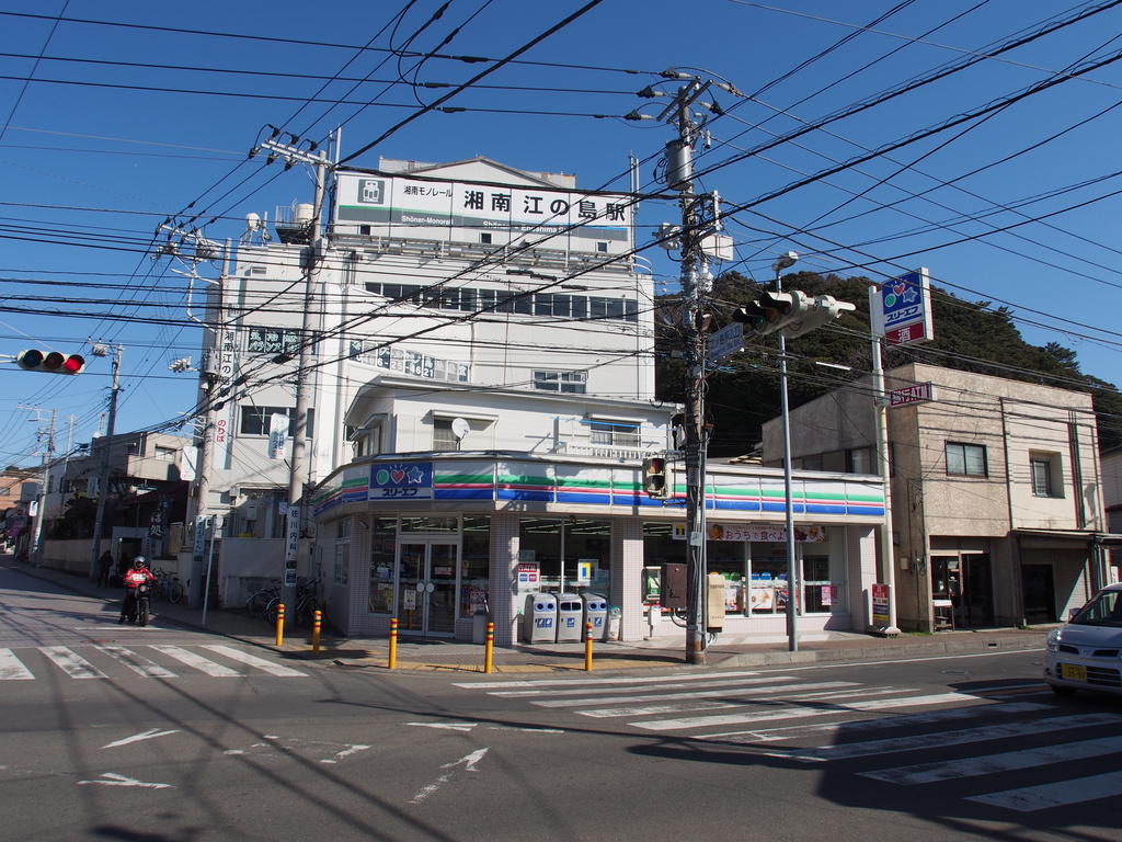 Convenience store. Three F Shonan Enoshima Station store up (convenience store) 386m