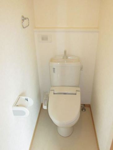 Other room space. It is with a bidet.