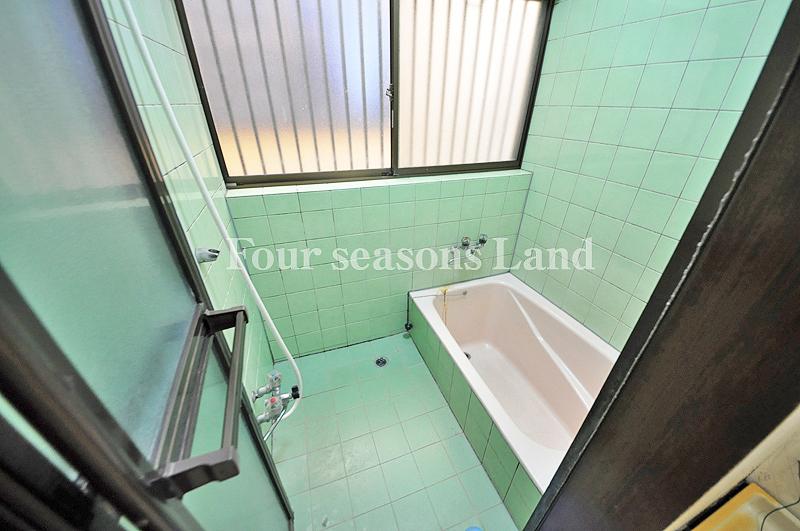 Bathroom. Indoor (11 May 2013) Shooting