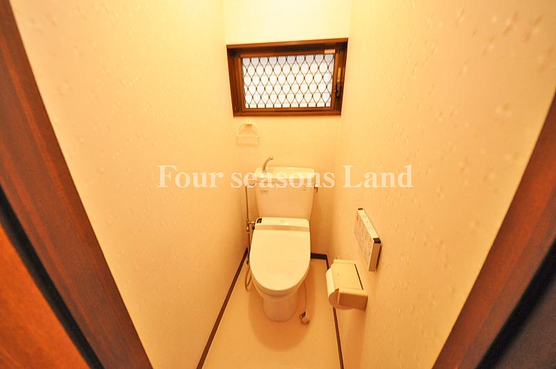 Toilet. Indoor (11 May 2013) Shooting
