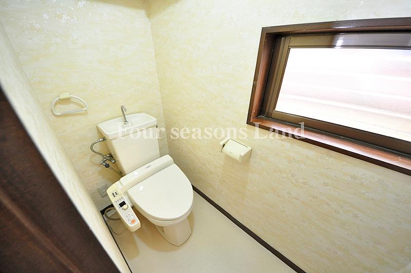 Toilet. Indoor (11 May 2013) Shooting