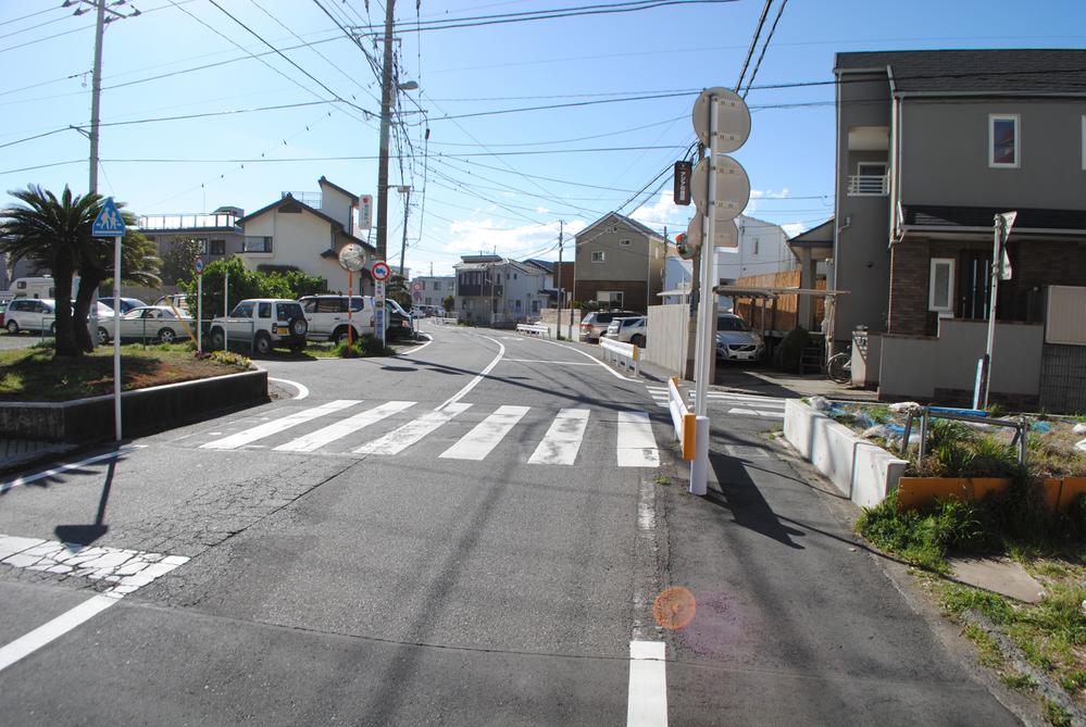 Local photos, including front road. Local (04 May 2013) Shooting