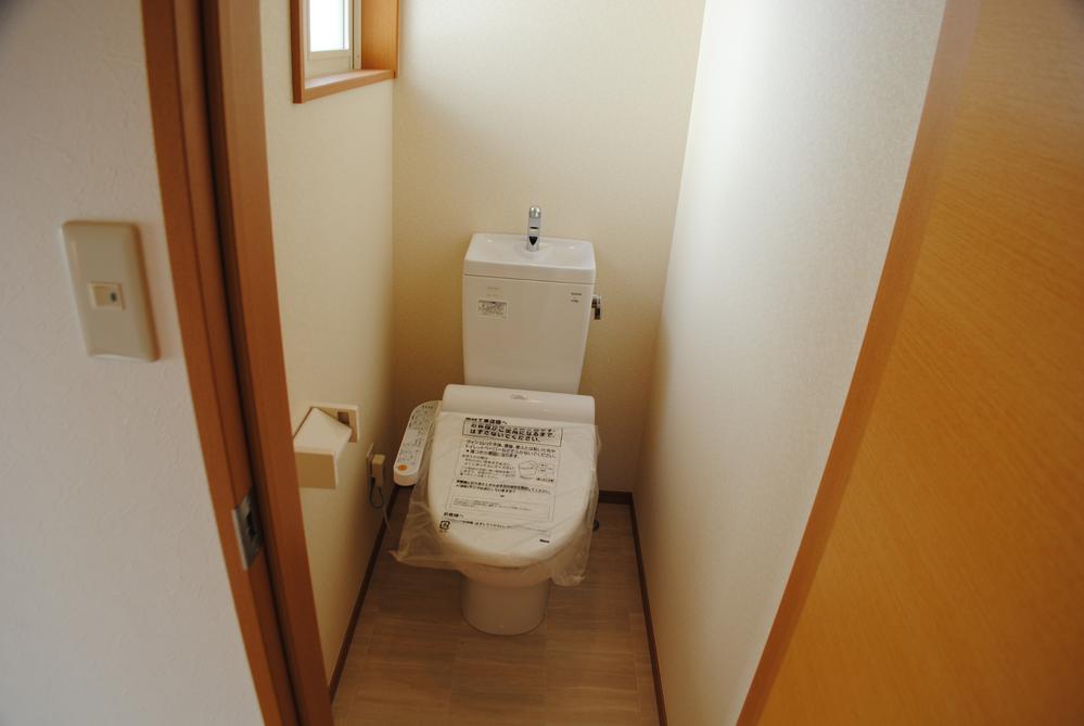 Toilet. Indoor (04 May 2013) Shooting