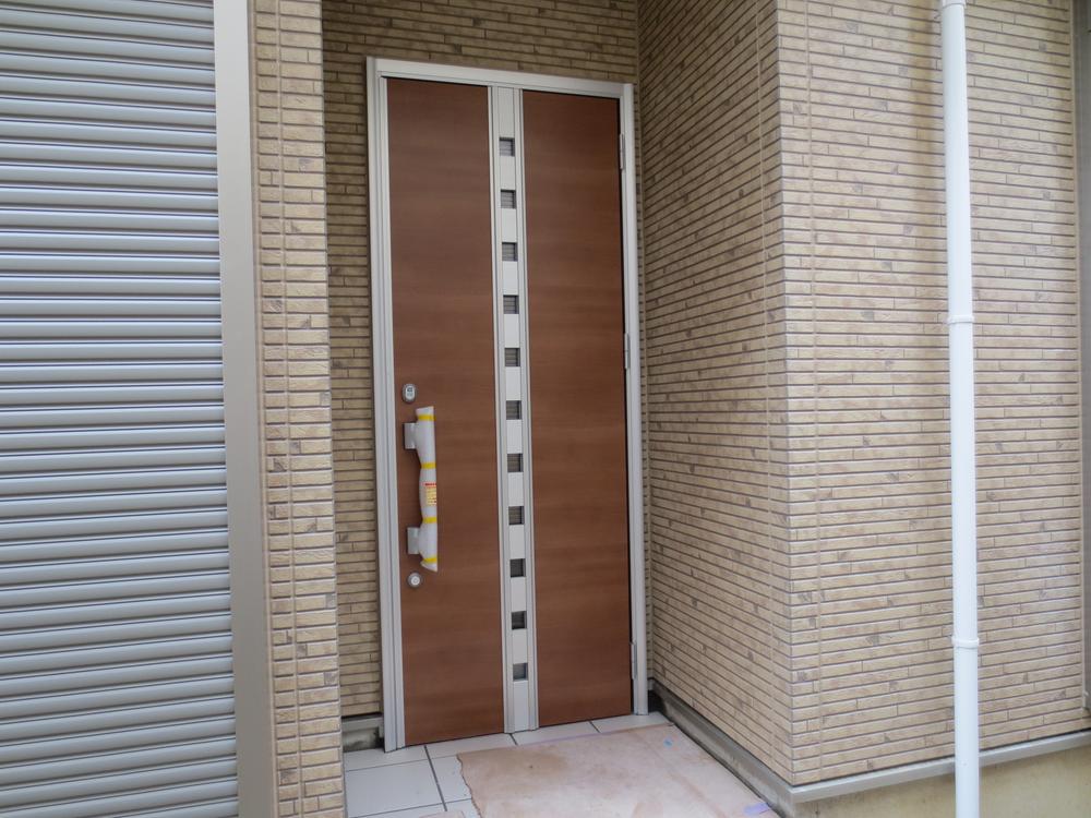 Entrance. Local (12 May 2013) Shooting