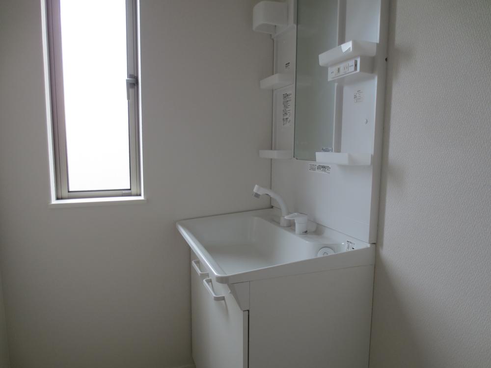 Wash basin, toilet. Indoor (12 May 2013) Shooting