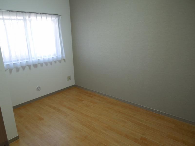 Non-living room. Western-style is CF, Chokawa already wallpaper