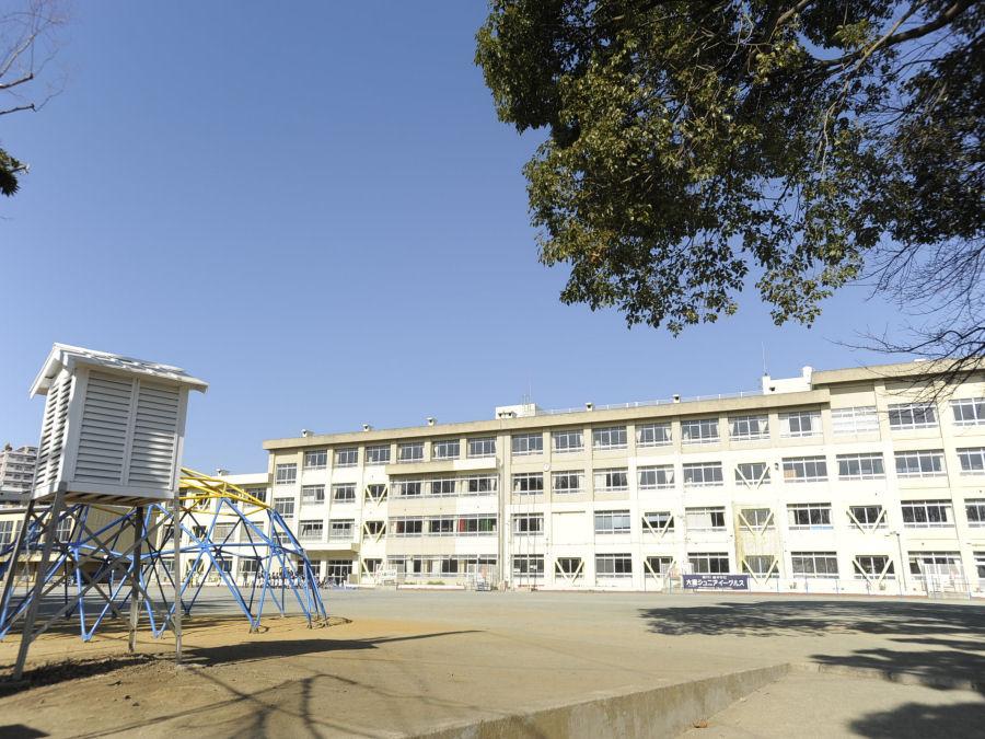 Primary school. 880m until the Fujisawa Municipal Oga Elementary School