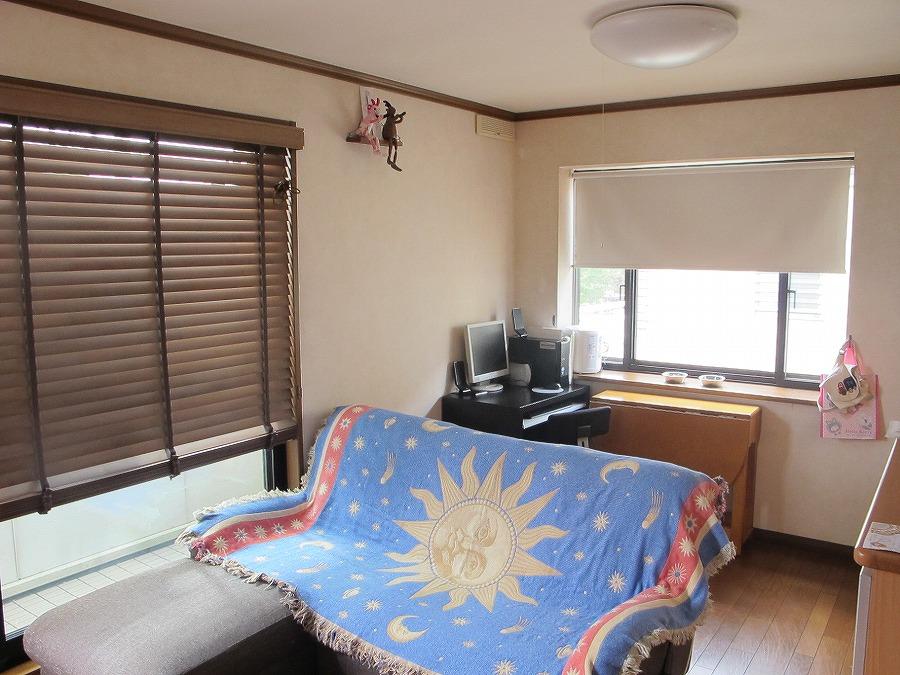 Living. Second floor living room has a good hit yang, You let the people living in the bright feeling It is the room very clean your