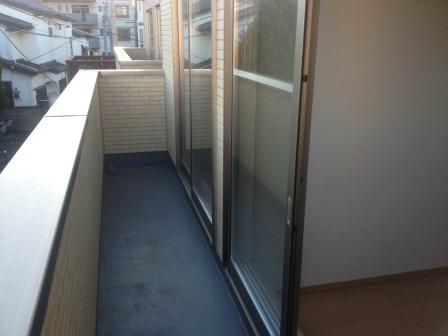 Balcony. Good is per yang!