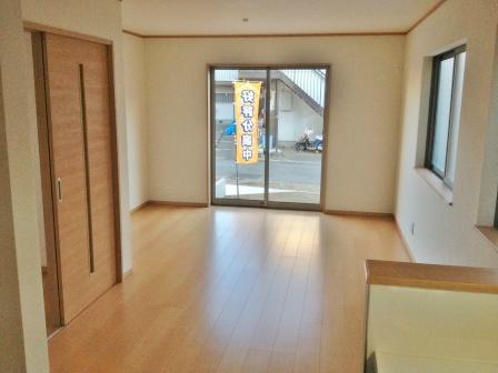 Other. Is living there is a window are many airy!