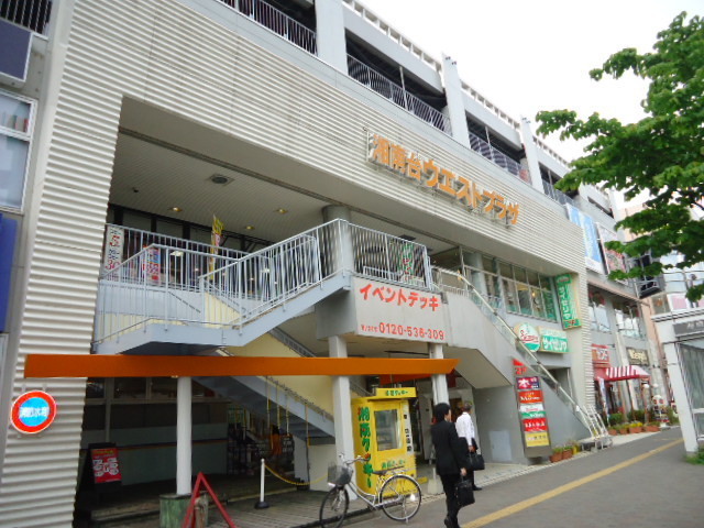 Shopping centre. 240m from the shopping center (shopping center)