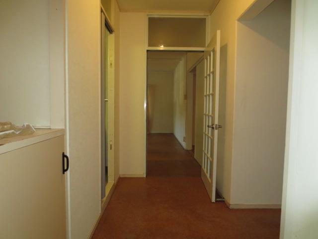 Entrance. Local (September 2013) Shooting