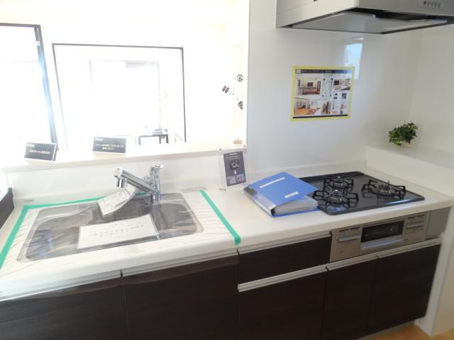 Kitchen. Indoor (12 May 2013) Shooting