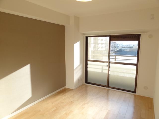 Non-living room. Indoor (12 May 2013) Shooting