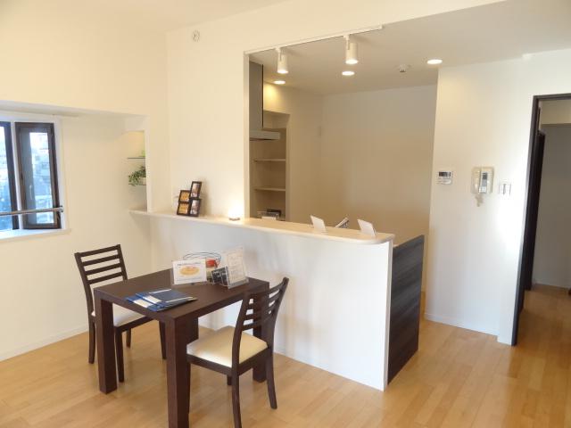 Living. Indoor (12 May 2013) Shooting