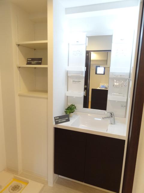 Wash basin, toilet. Indoor (12 May 2013) Shooting