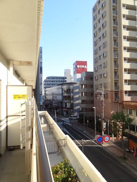 View photos from the dwelling unit. View from the site (December 2013) Shooting