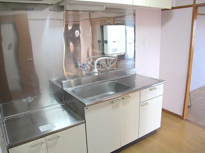 Kitchen. Room (May 2013) Shooting